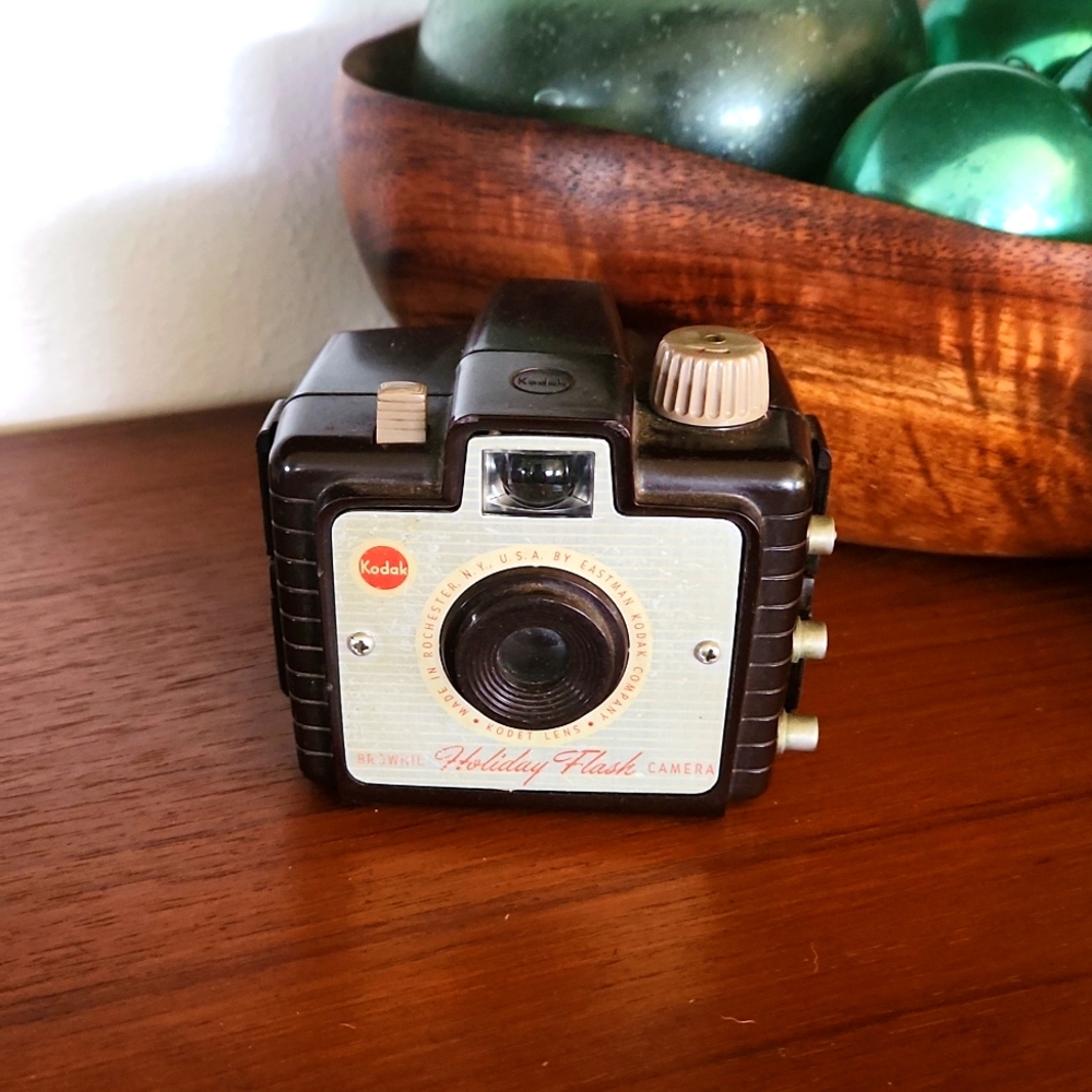 VINTAGE KODAK Brownie Holiday Camera not working decor